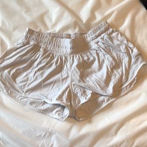 white lululemon hotty hot shorts 2.5